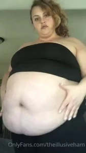 Jiggly chubby babe _