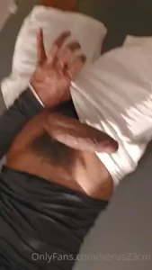 Sil ncio batendo uma no banheiro da academia