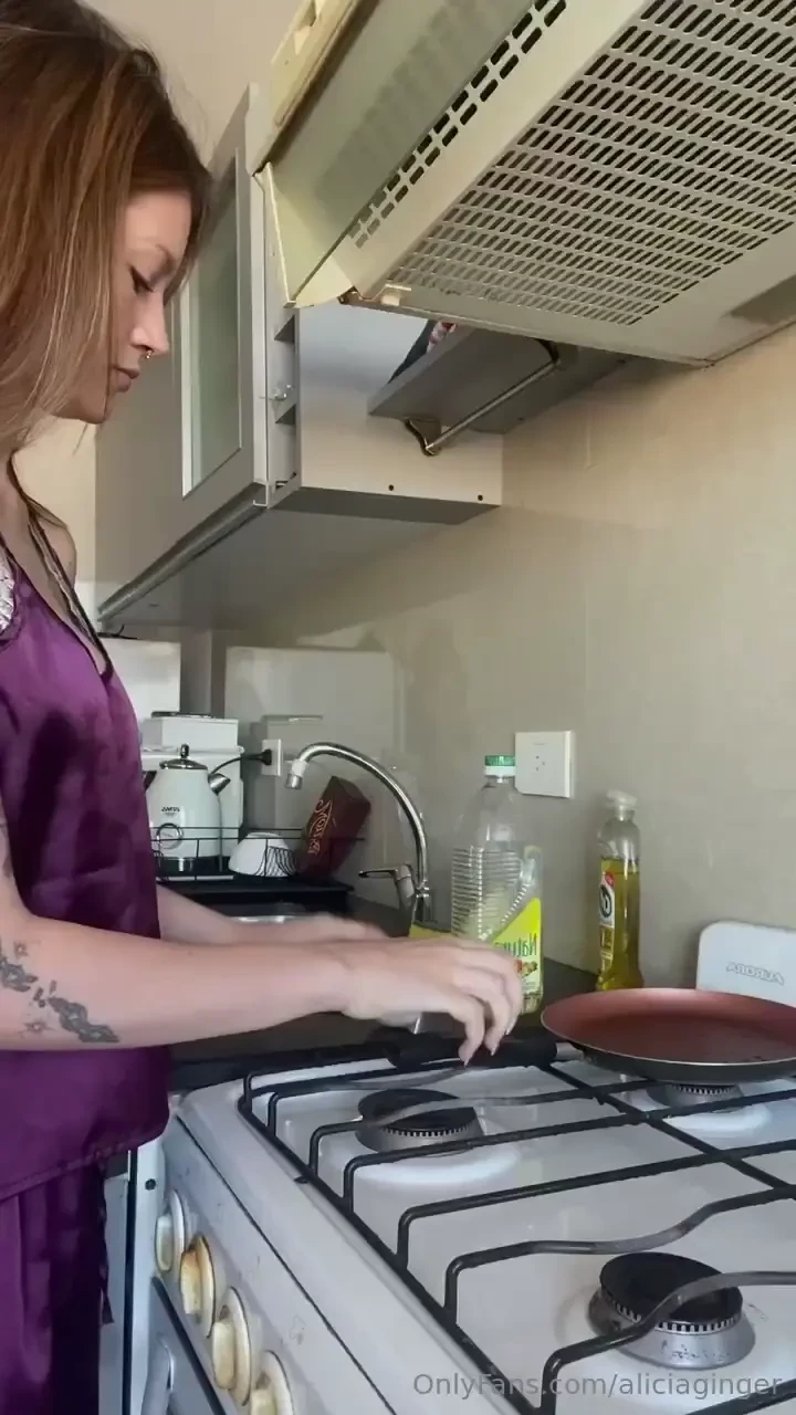 I m not a fan of heavy breakfasts but i need my dose of energy to 