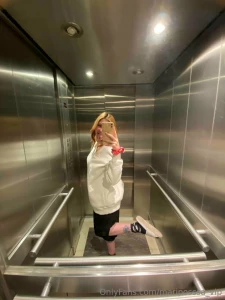 What else can you do in an elevator with a mirror but selfies maybe part 1