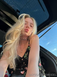 Bratty queen dom send to serve