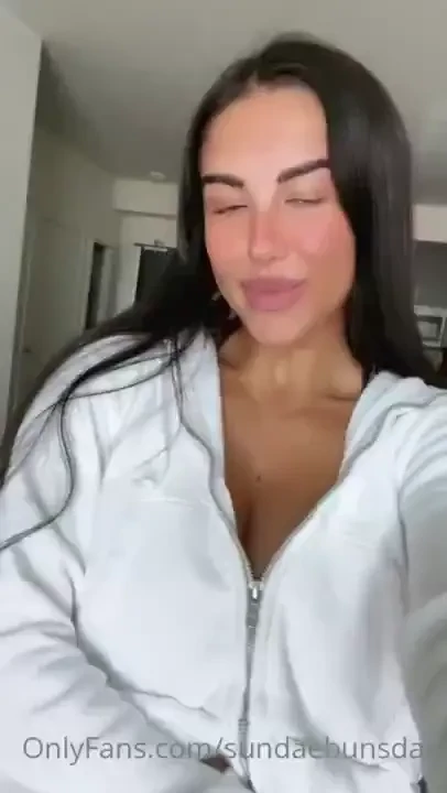 Entertain me i m so bored and need to cum 