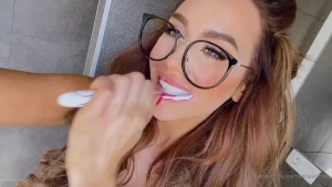 I love how you taste before i brush my teeth