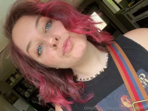 I dyed my hair pink because it s summer and my inner hoe is being