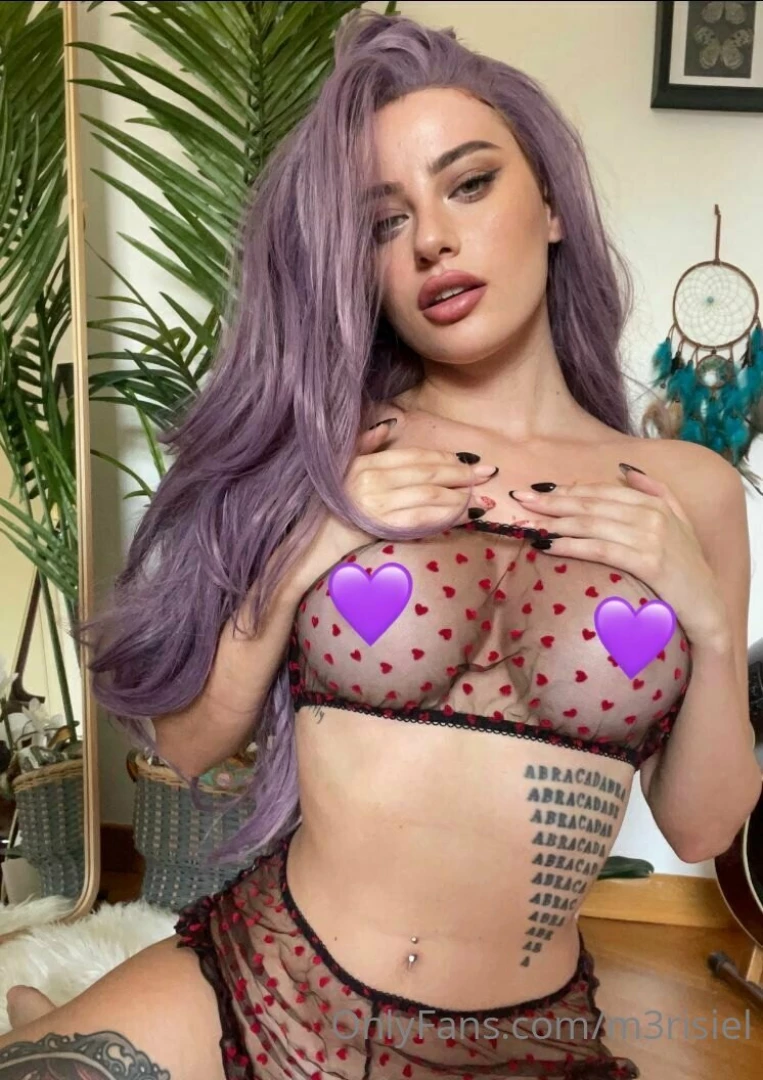 Hey cuccioli dite che dovrei tingermi i capelli se s di che colore 