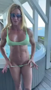 I wonder why i get wet when i know you are looking at my pussy