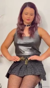 Watch me spread my legs in this shot miniskirt while not wearing