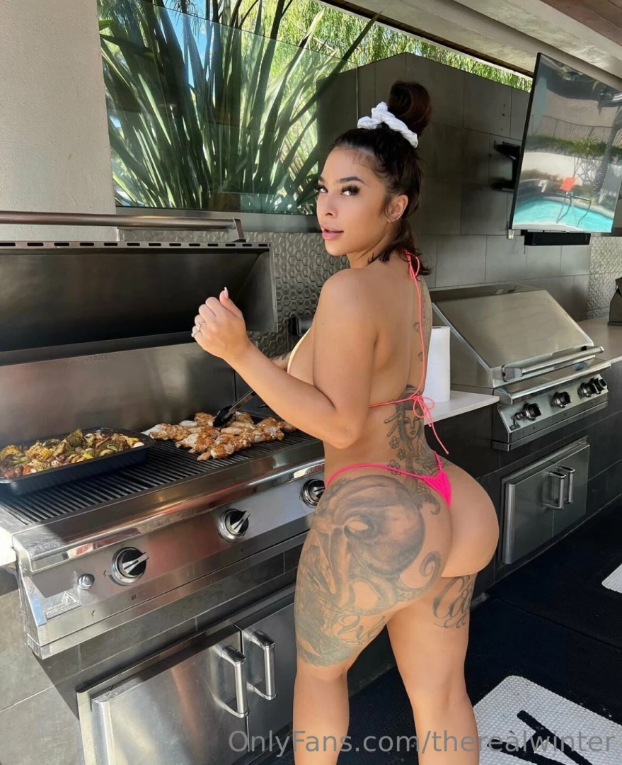 Does my ass make your stand to attention 