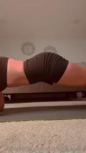 A little core work out does the body good happy friday part 2