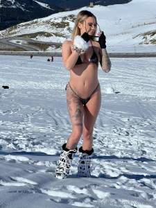 Frozen paradise but i m pure fire