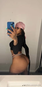 Hey baby don t you want to chat a little