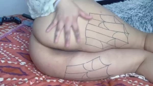 I m tired of this pink dildo someone buy me something new to fuck