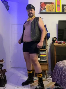 Headed to the bar to smoke a pipe and get my cock sucked in the dark part 5