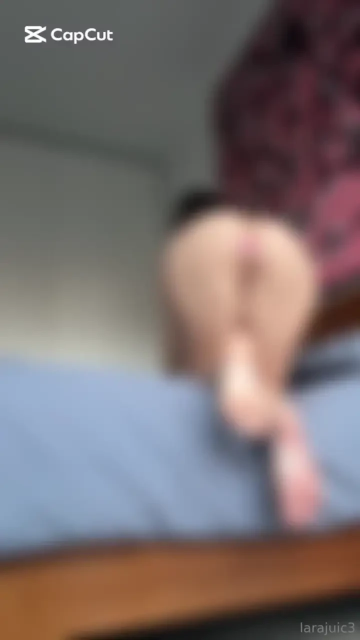 Buongiorno con un plug nel culetto 