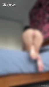 Buongiorno con un plug nel culetto