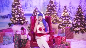 Let it snow let it snow let me hoe or whatever the song says hehe this part 1
