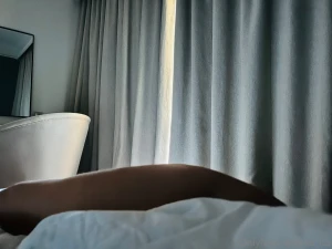 Sfiorando solo con il pensiero il brivido che sale lungo la calda part 2