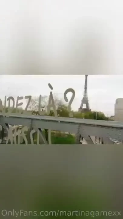 L arrivo a parigi la camera d hotel con vista una sensualissima doccia 