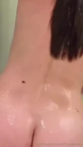 Ascolta il vocale ti aspetto in chat scrivimi doccia