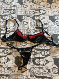 Disponibili per la vendita prima per li indosso qualche giorno per te