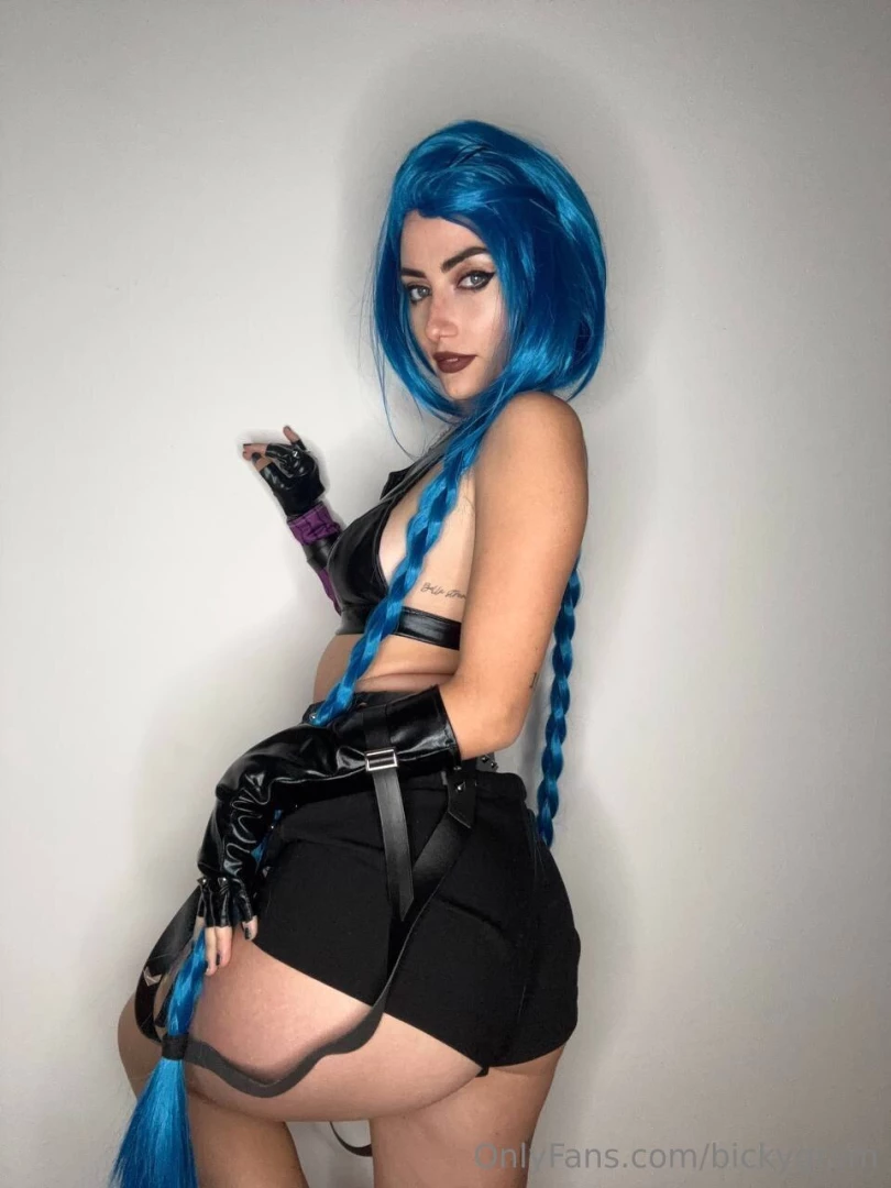 Ciao maialini belli ho fatto il cosplay di jinx e mi sono divertita un 