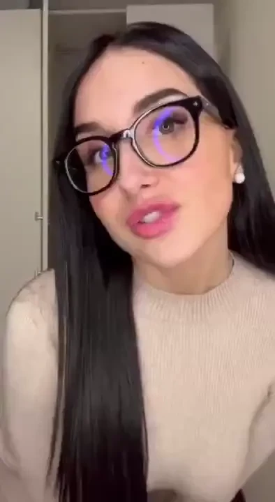 Quanto vorresti penetrarmi col tuo cazzo se mi metto a fare cos voglio 