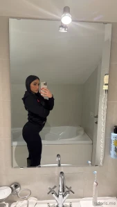 Dovrei riempire la vasca e spogliarmi