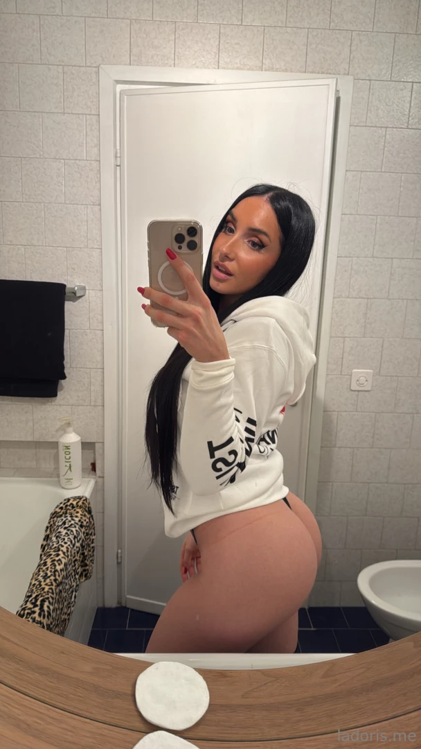 Questa giacca mi dona non trovi ma se vuoi che la tolga basta chiedere 