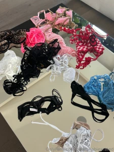 Happy valentines biches check ur dms bc we gettin messy today