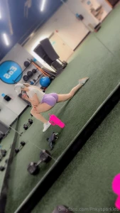 Hit that if you like flexible girls