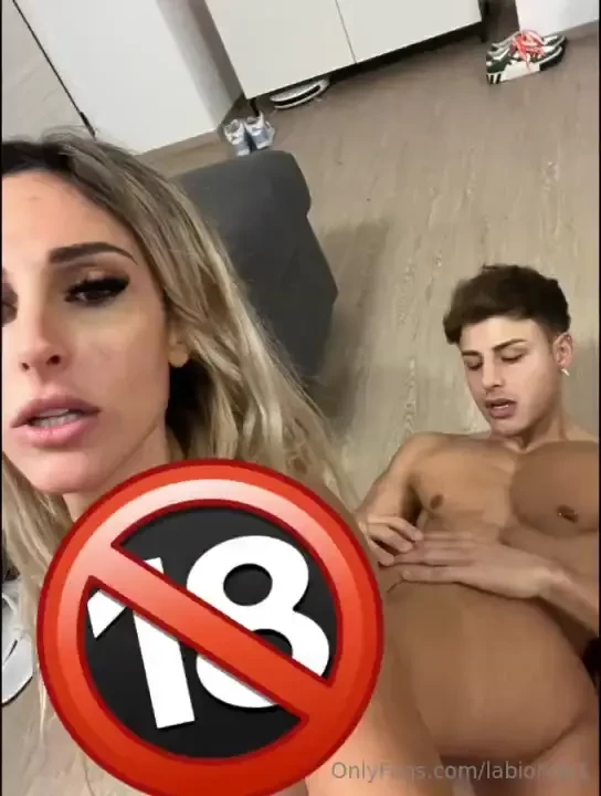 Nuovo video fuori ora vieni a chiedermelo subito in chat 