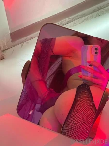 Mirror s frames can t hold the size of my booty how should i admire