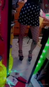 Goth girl cums with high frequency vibrator in heels