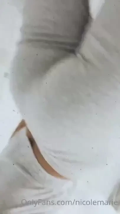 You know you wanna see this with no panties on 