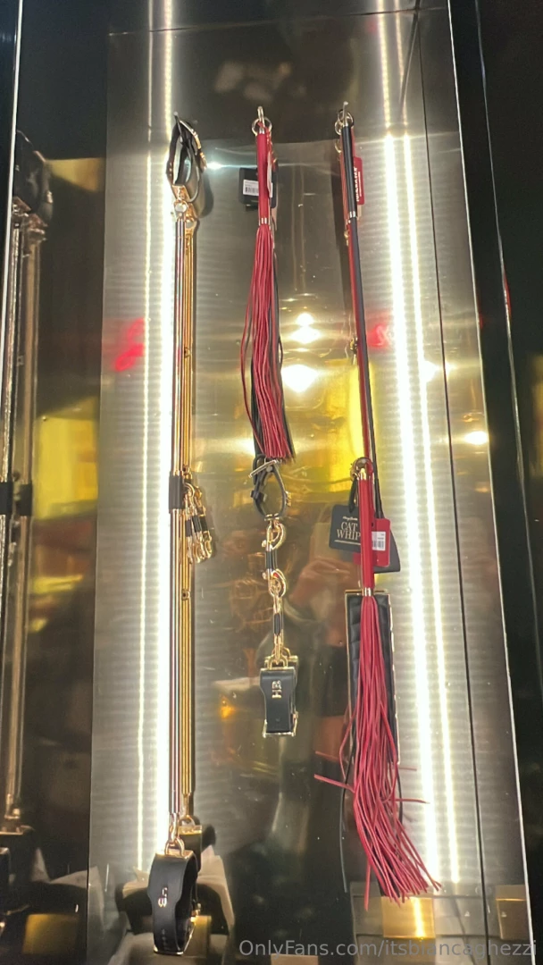 Come in the dressing room with me 