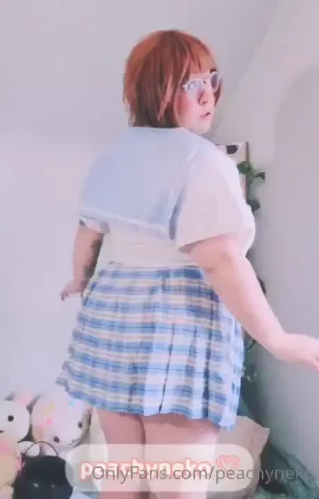 My booty in this skirt tho omgg also i made the top myself for my mako 