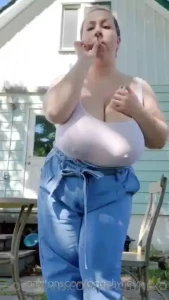 Who wants to smoke a quick joint with me dm me pass it over and i ll