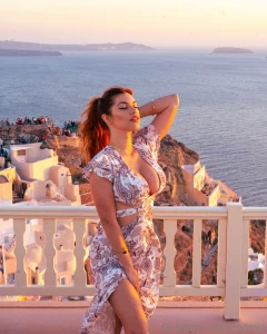 Do you like dresses i ll try them all on in front of you in the chat