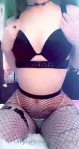 Swipe for a hot lil video lt 3 ill be getting to all my dms and