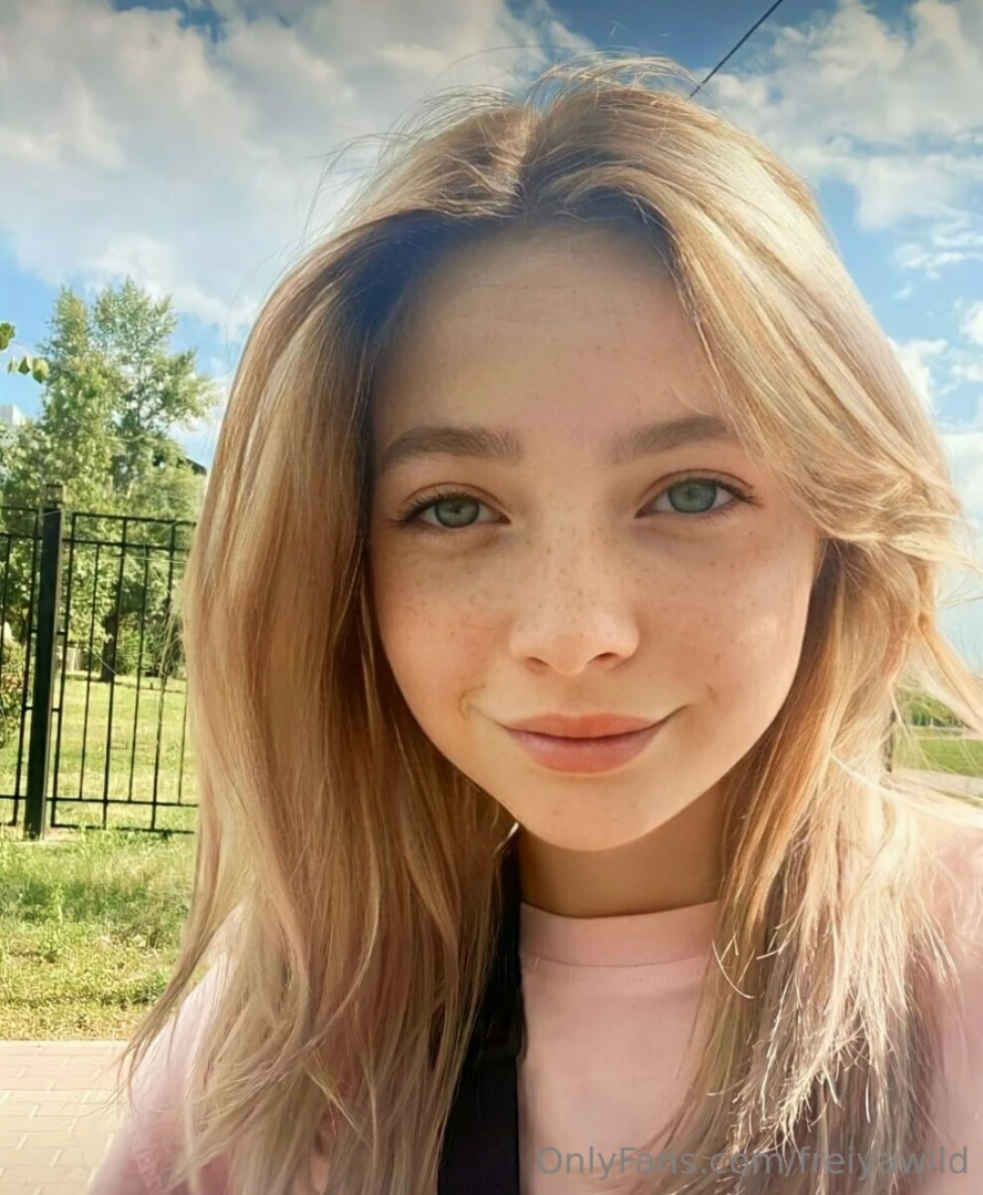 Big ass slut sunnybanny1 wants you to slap it this naughty loves to part 680 