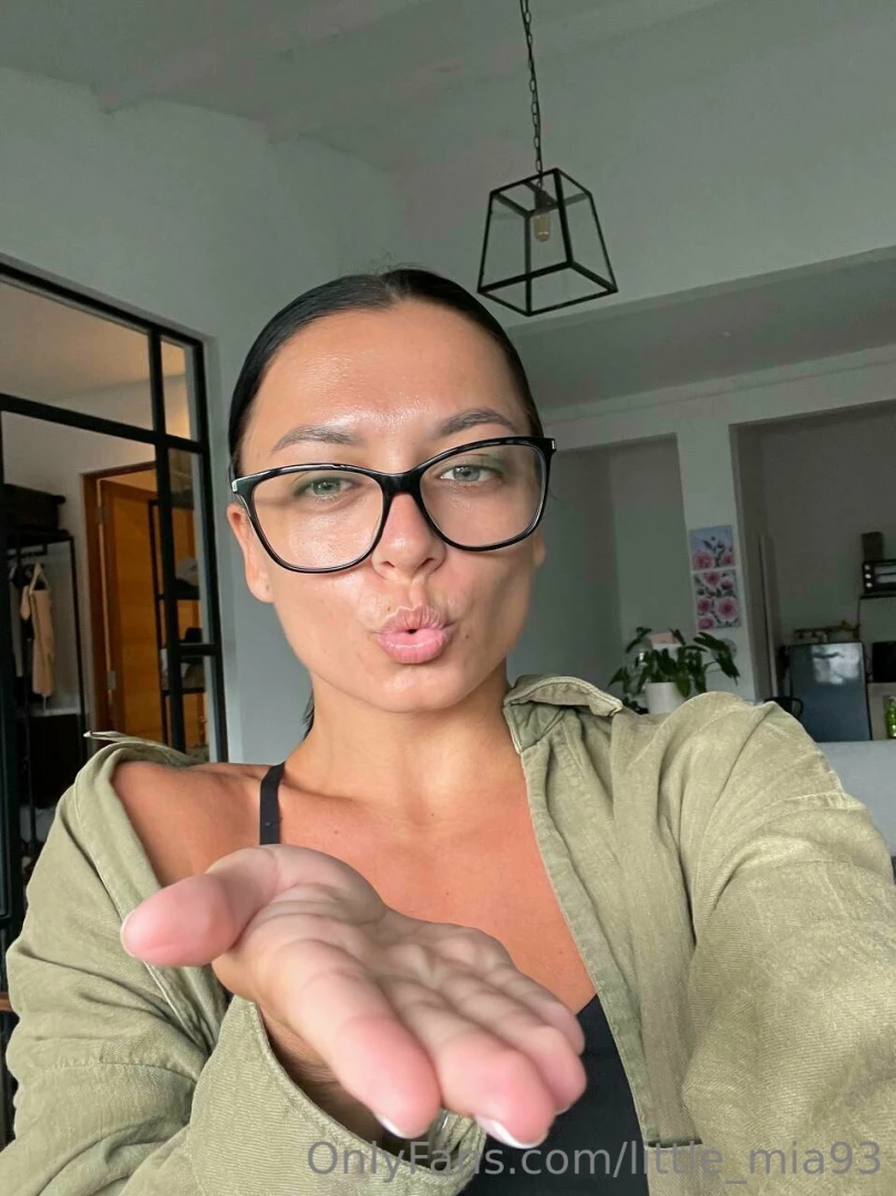 Air kiss to all the sociable and good boys 