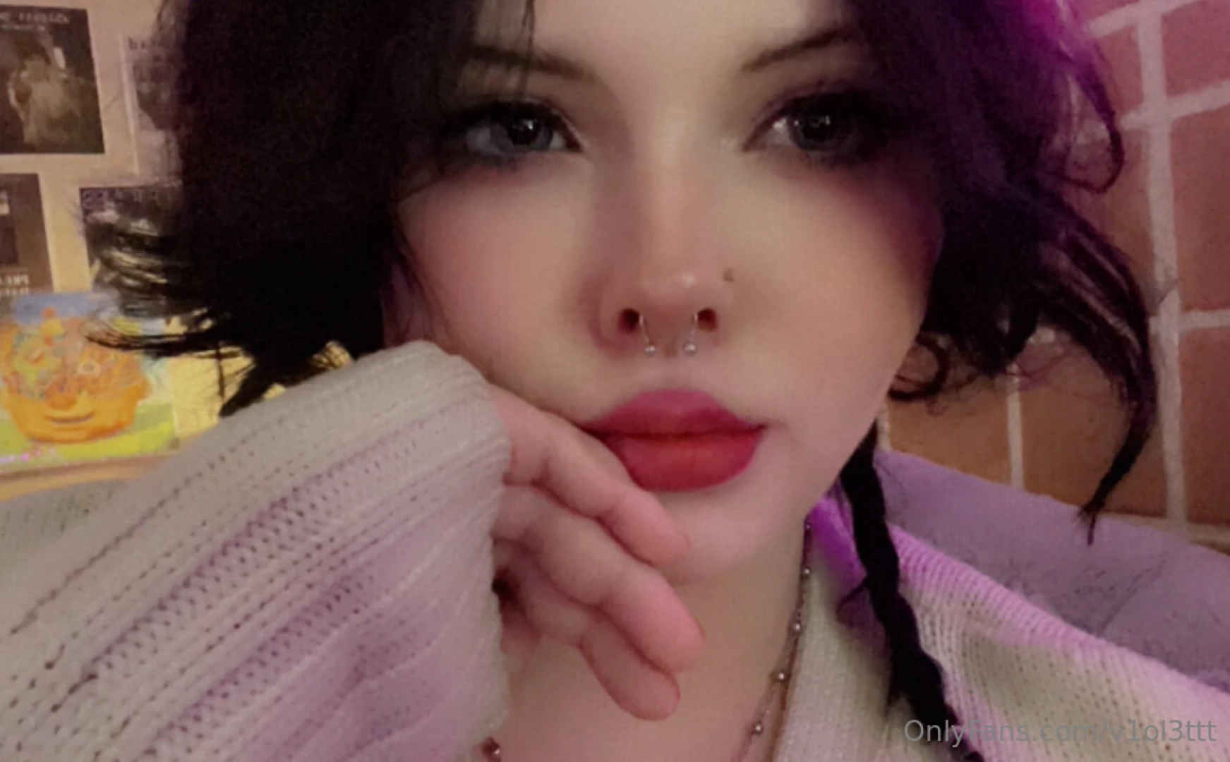 Few new content sets coming tonight thinking about a moaning audio 