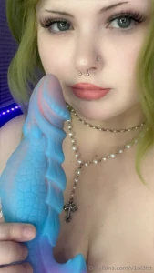 Love this toy hehe who wants to see me stretch my little holes with it