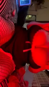 They re soooo heavy can someone hold them pleaseeee