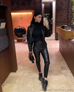 Now i m thinking about how independent i am i seem to live alone i part 1