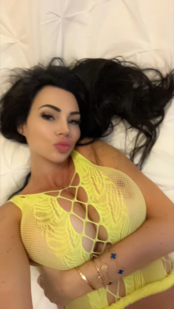Just laying chatting lol happy sunday 