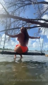 richelleryan - Swinging into the weekend like 