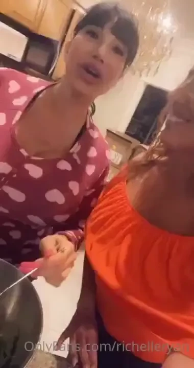 Watch avadevine toss my salad 