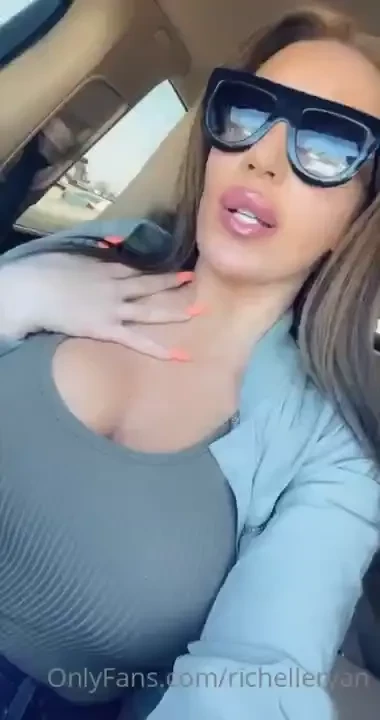 richelleryan - Little flash on the road don t get distracted 