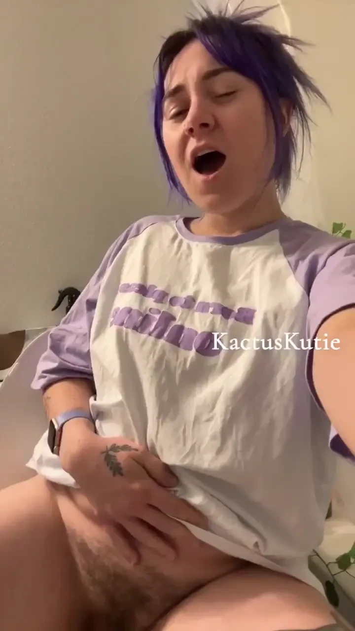 Who else thinks girls in big tshirts are kute what about when they re 